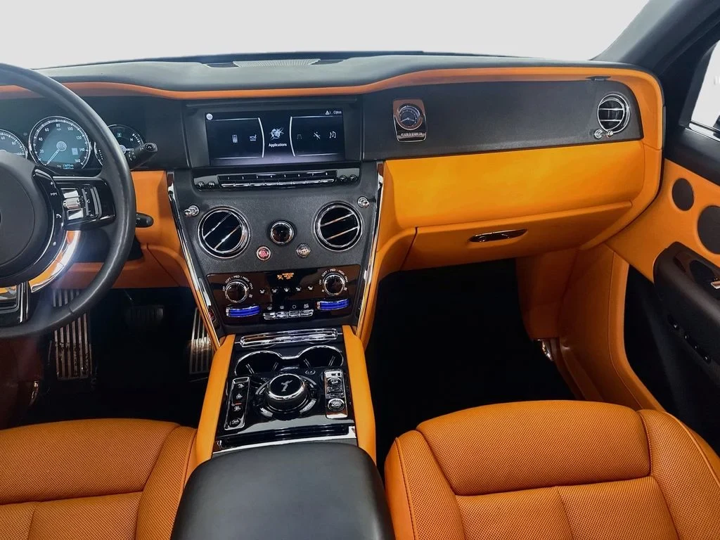 2023 Rolls-Royce Cullinan interior, Mandarin