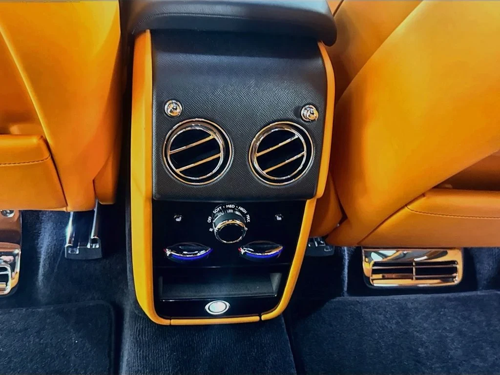 2023 Rolls-Royce Cullinan interior, Mandarin