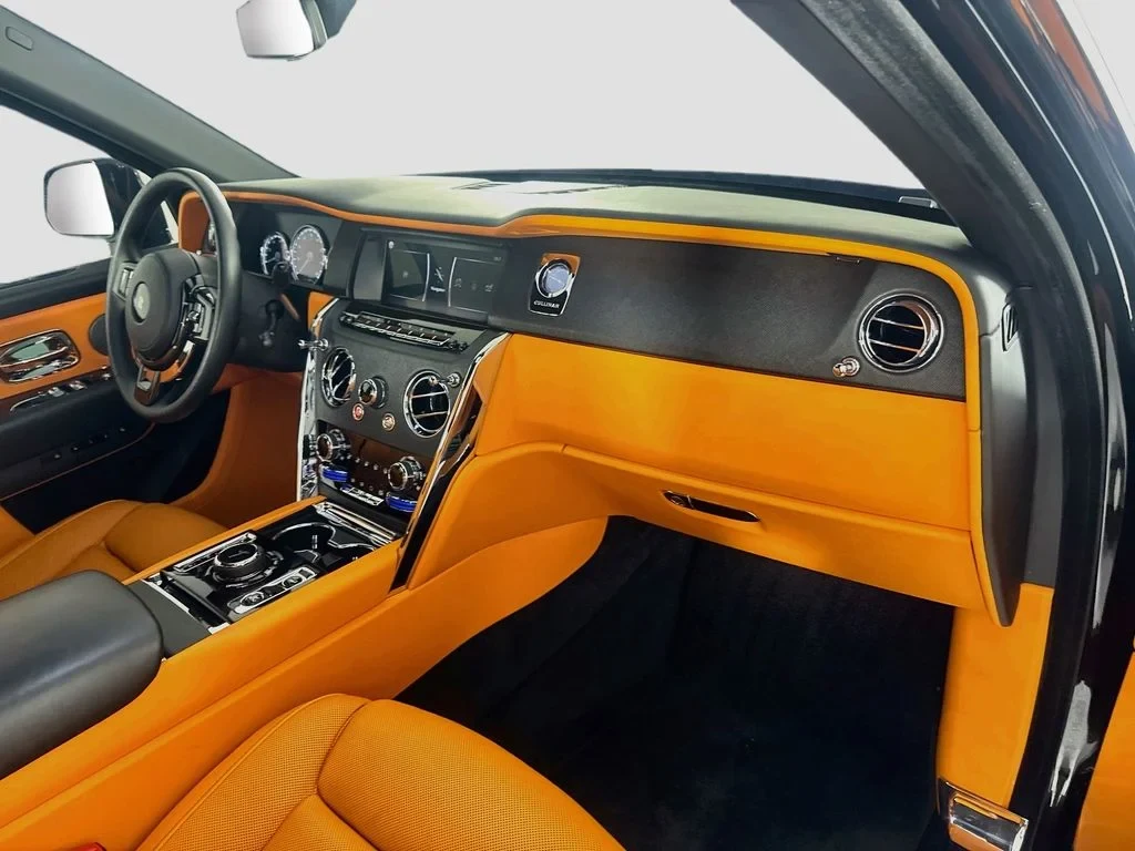 2023 Rolls-Royce Cullinan interior, Mandarin