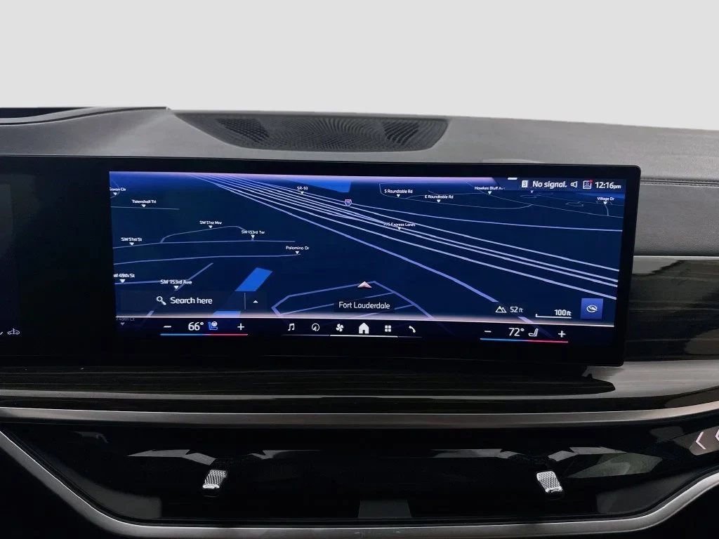 2024 BMW X7 xDrive40i interior, Black SensaTec
