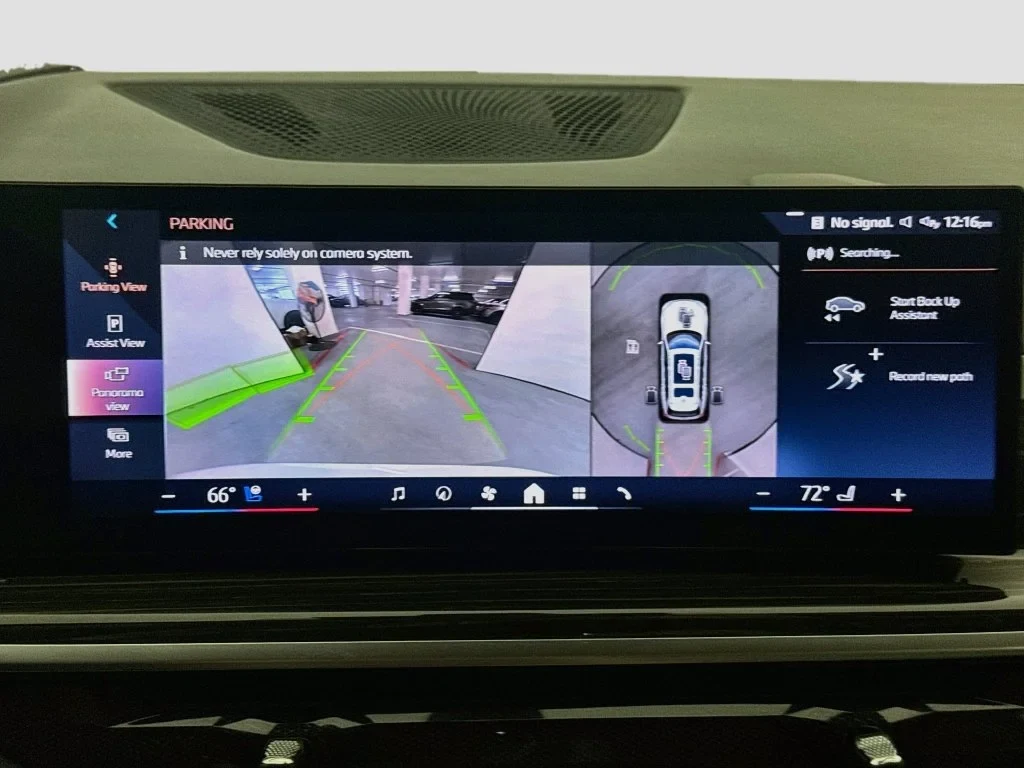 2024 BMW X7 xDrive40i interior, Black SensaTec