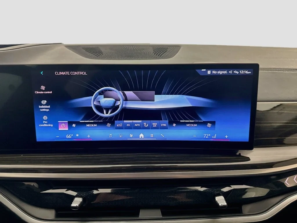 2024 BMW X7 xDrive40i interior, Black SensaTec