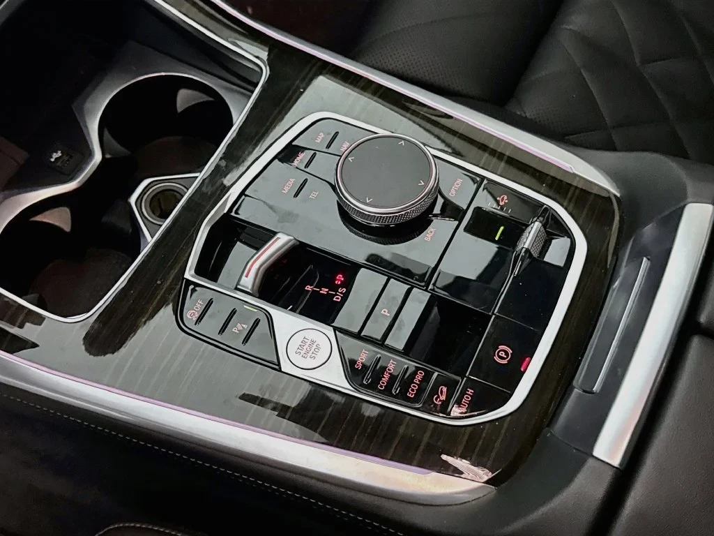 2024 BMW X7 xDrive40i interior, center console, Black SensaTec