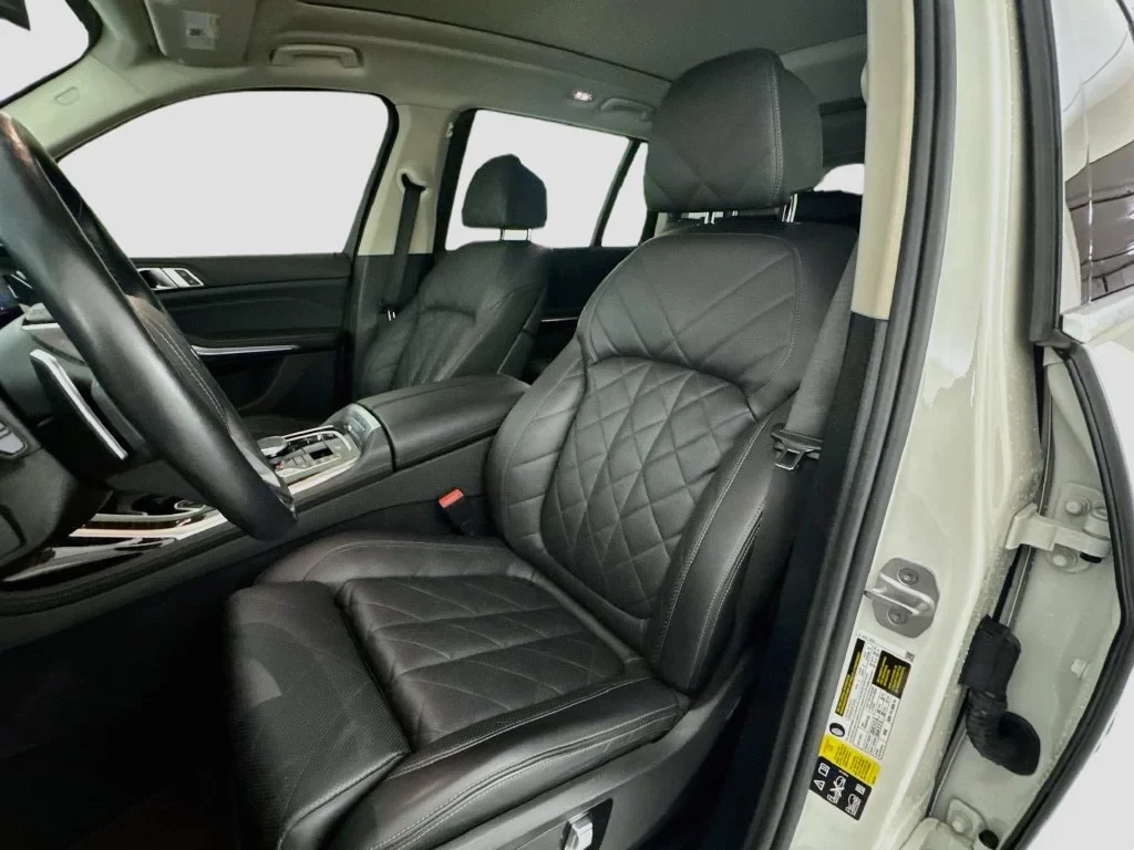 2024 BMW X7 xDrive40i interior, seats, Black SensaTec