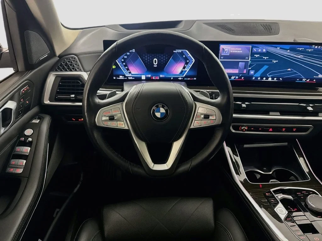 2024 BMW X7 xDrive40i interior, Black SensaTec