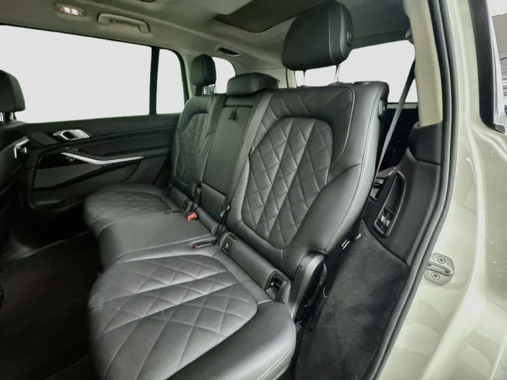 2024 BMW X7 xDrive40i interior, seats, Black SensaTec
