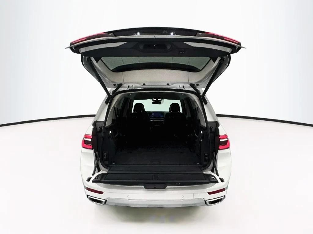 2024 BMW X7 xDrive40i for sale, exterior, White