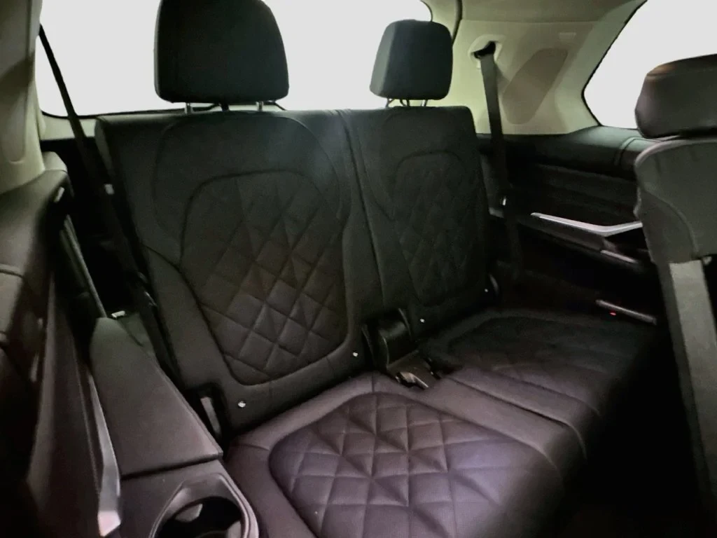 2024 BMW X7 xDrive40i interior, seats, Black SensaTec