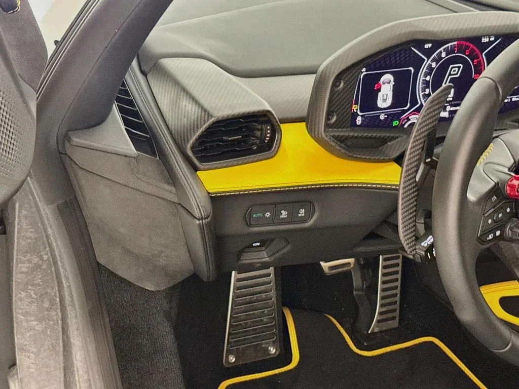 2024 Lamborghini Revuelto interior, Nero Ade