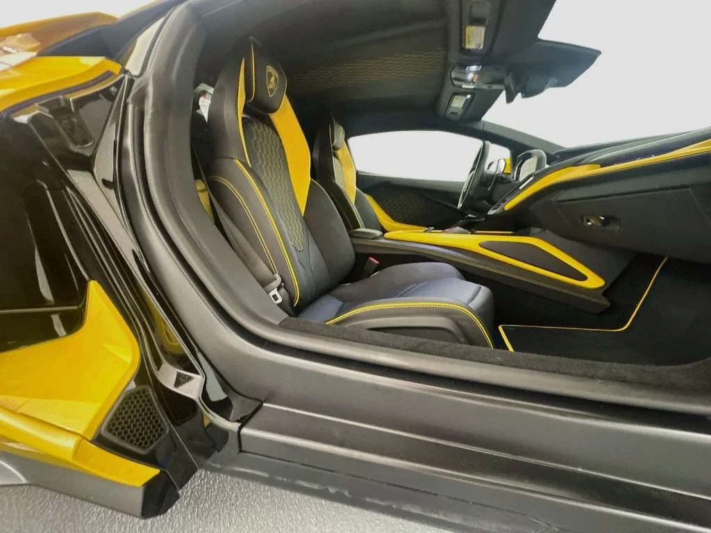 2024 Lamborghini Revuelto interior, Nero Ade