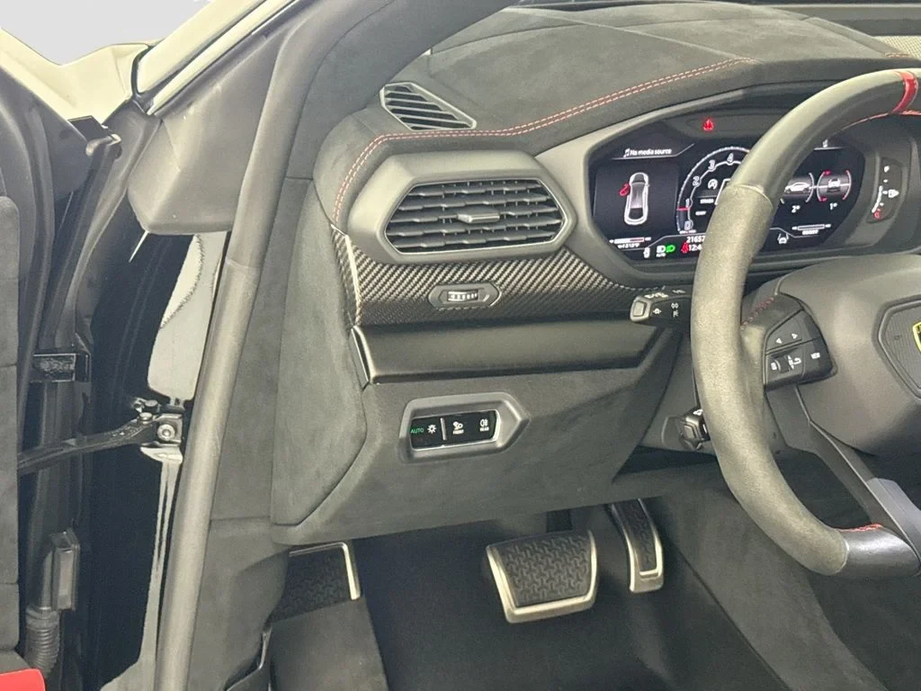2024 Lamborghini Urus Performante interior, Nero Ade Alcantara