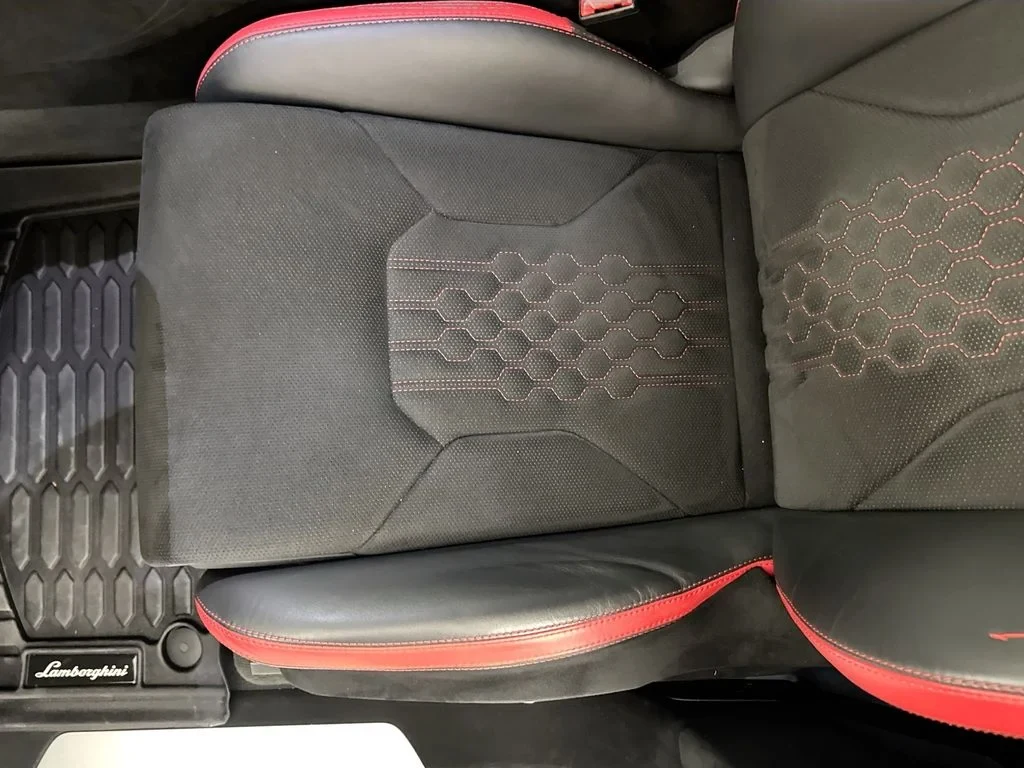 2024 Lamborghini Urus Performante interior, seats, Nero Ade Alcantara