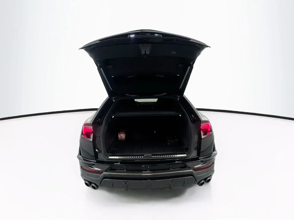 2024 Lamborghini Urus Performante trunk