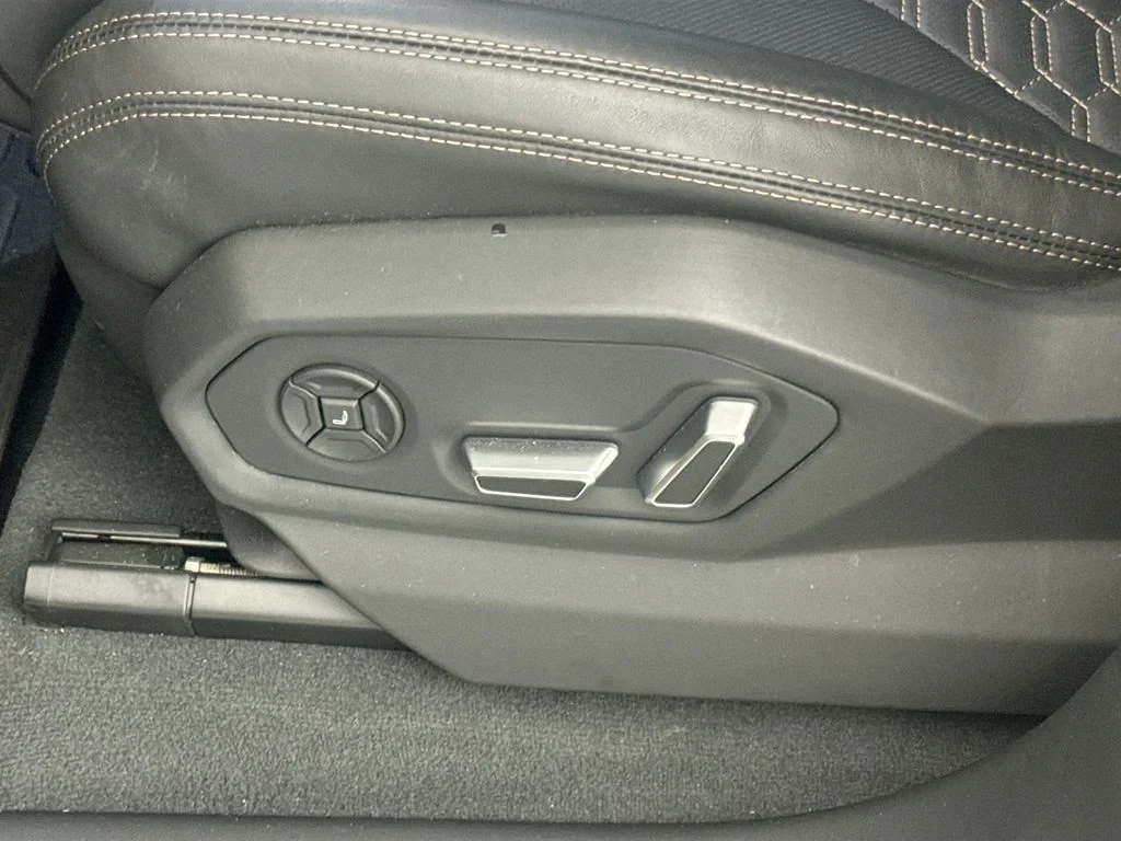 2024 Lamborghini Urus S interior, door panel, Black (as seen in the photographs)