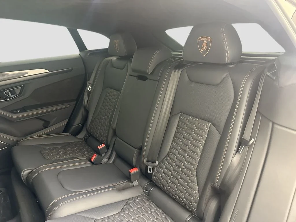 2024 Lamborghini Urus S interior, seats, Black (as seen in the photographs)