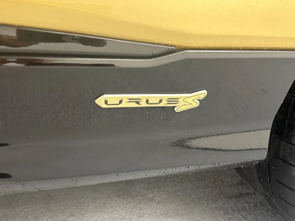 2024 Lamborghini Urus S interior, door sill, Black (as seen in the photographs)