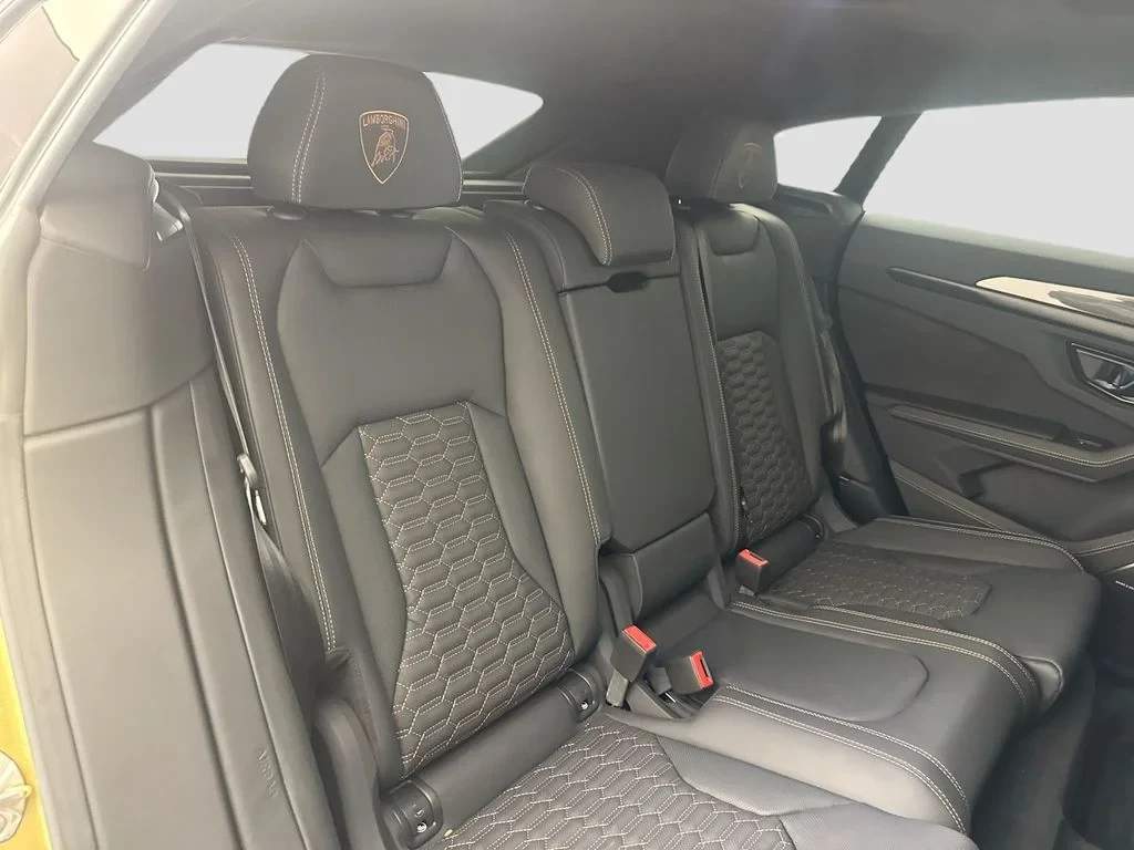 2024 Lamborghini Urus S interior, seats, Black (as seen in the photographs)