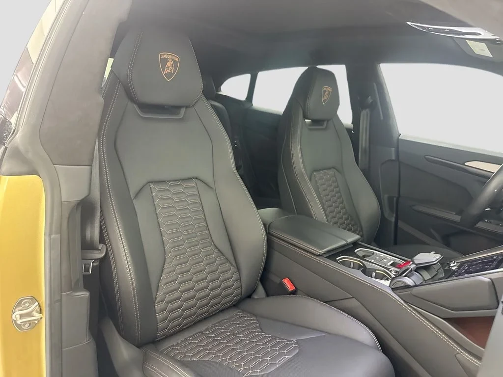 2024 Lamborghini Urus S interior, seats, Black (as seen in the photographs)