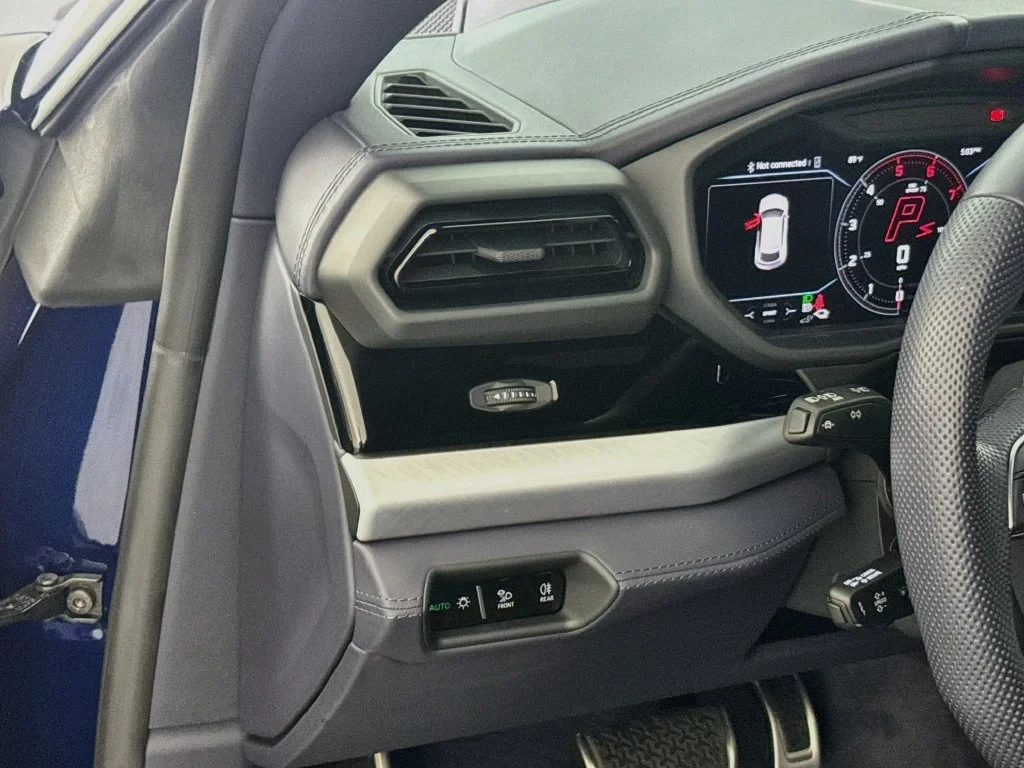 2025 Lamborghini Urus SE interior, door panel, Black