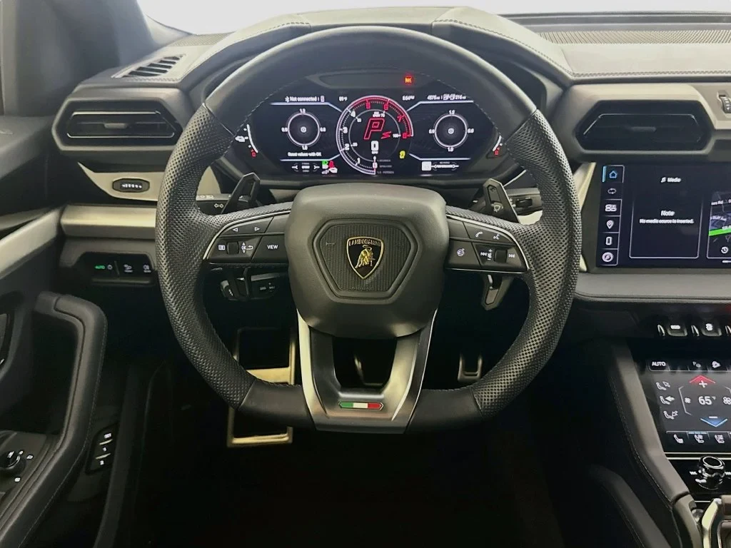 2025 Lamborghini Urus SE interior, dashboard, Black