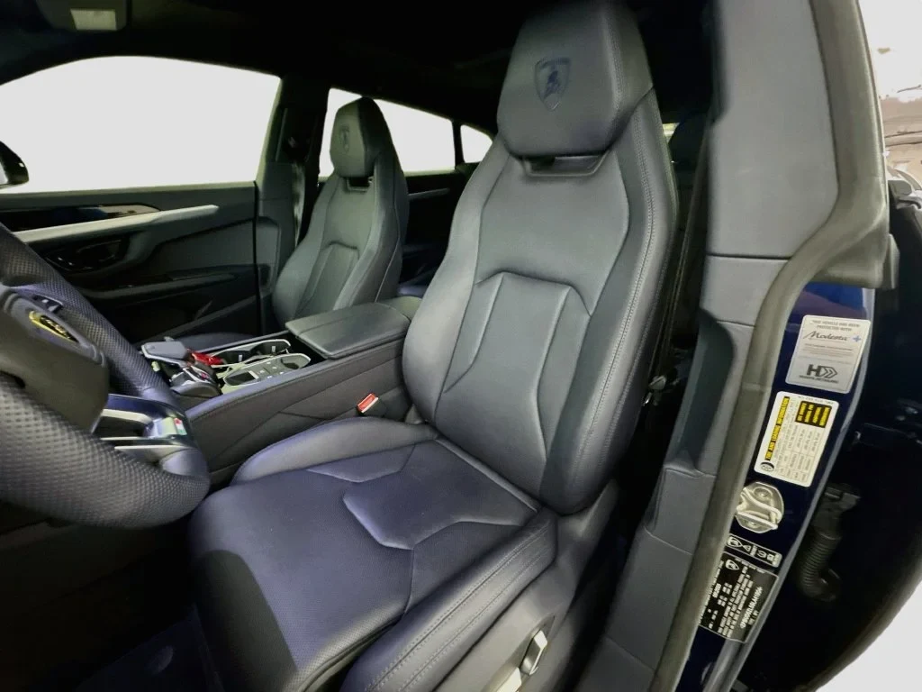 2025 Lamborghini Urus SE interior, seats, Black