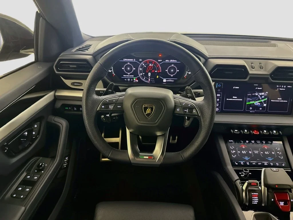 2025 Lamborghini Urus SE interior, dashboard, Black
