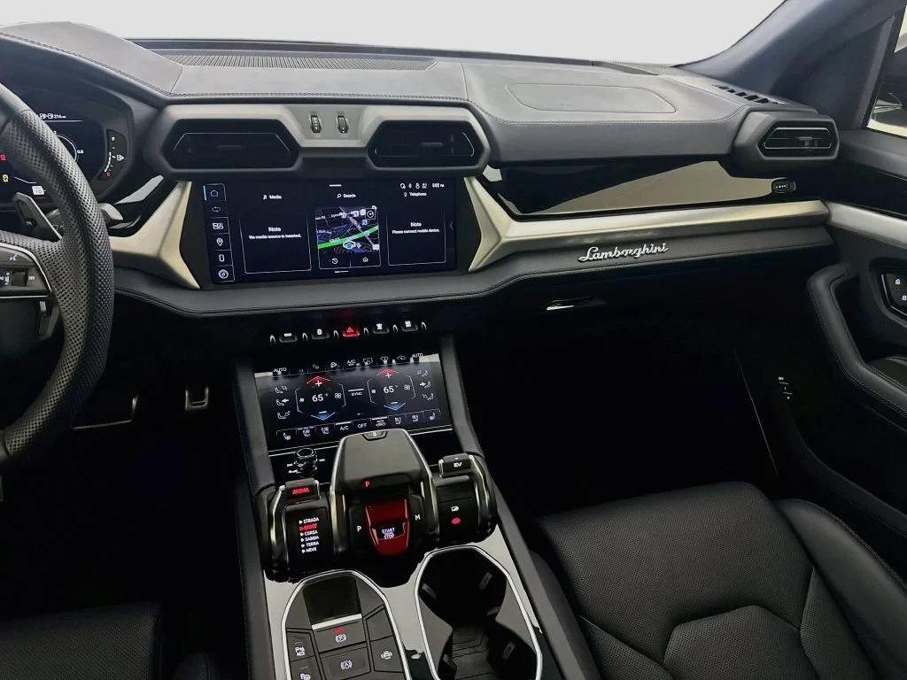 2025 Lamborghini Urus SE interior, dashboard, Black
