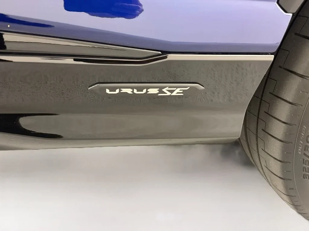 2025 Lamborghini Urus SE interior, door sill, Black