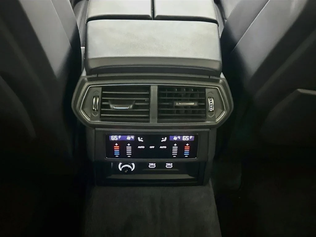 2025 Lamborghini Urus SE interior, Black