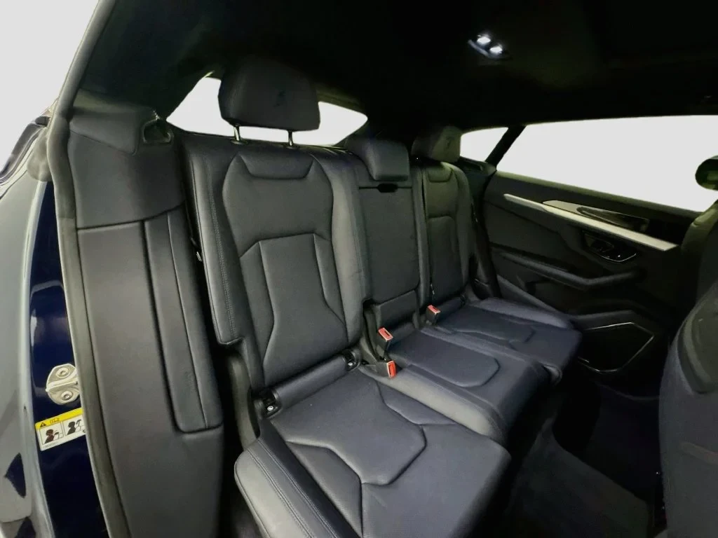2025 Lamborghini Urus SE interior, seats, Black