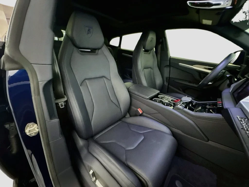 2025 Lamborghini Urus SE interior, seats, Black