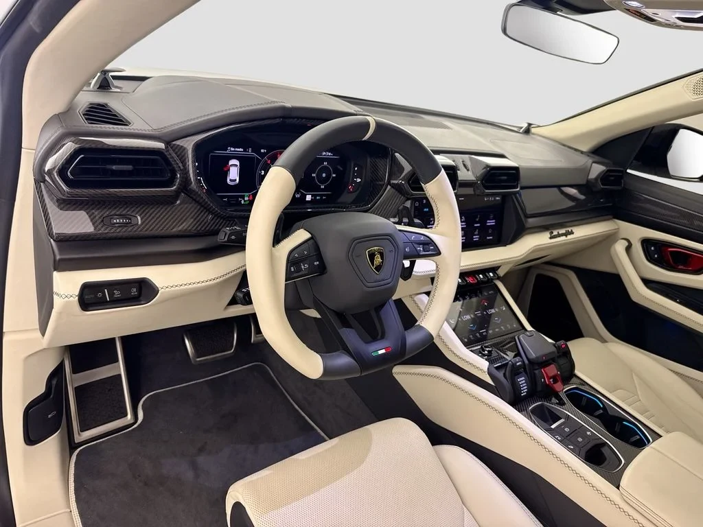 2025 Lamborghini Urus SE interior, dashboard