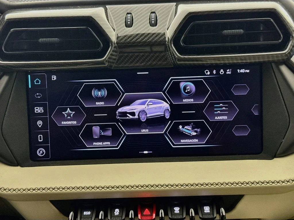 2025 Lamborghini Urus SE interior