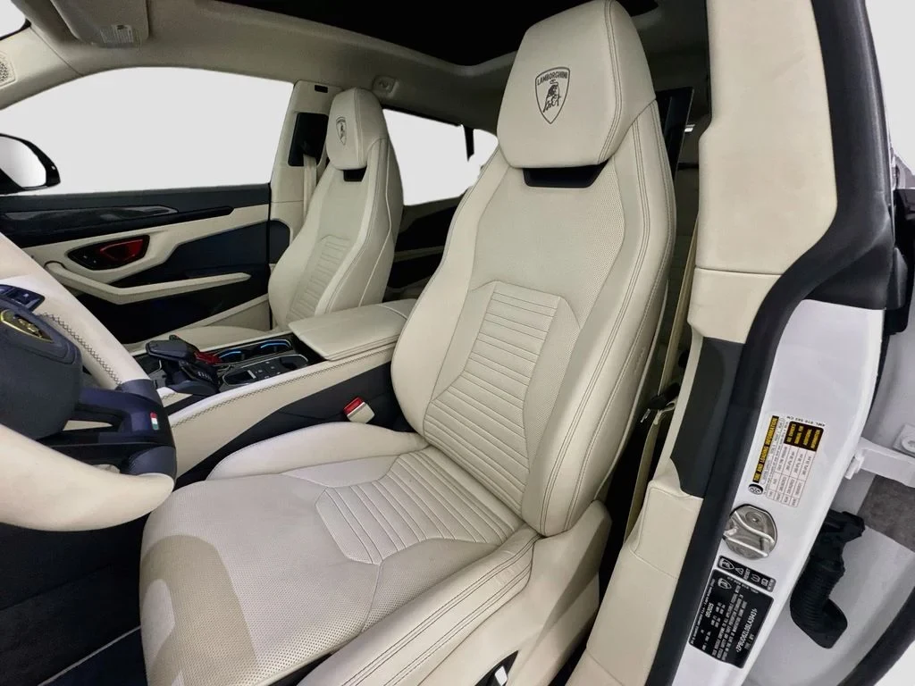 2025 Lamborghini Urus SE interior, seats