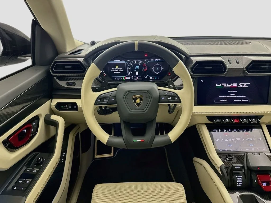 2025 Lamborghini Urus SE interior, dashboard