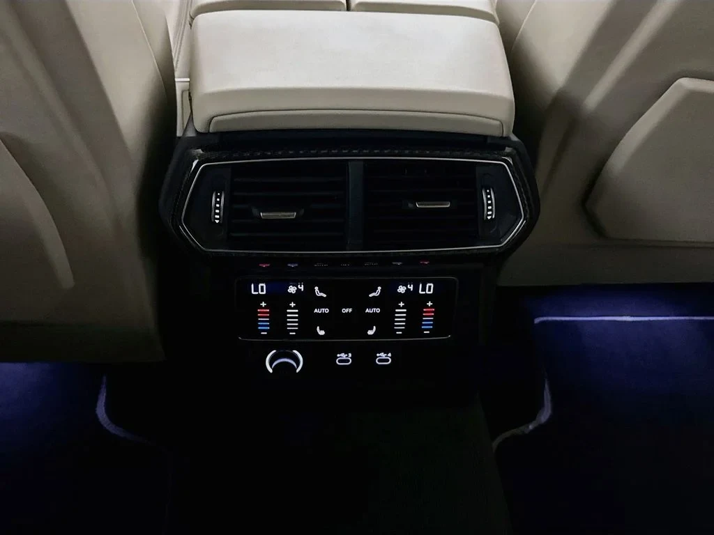 2025 Lamborghini Urus SE interior