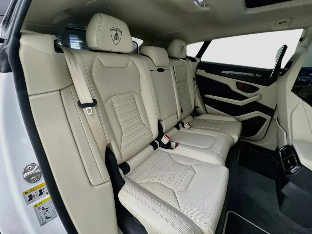 2025 Lamborghini Urus SE interior, seats