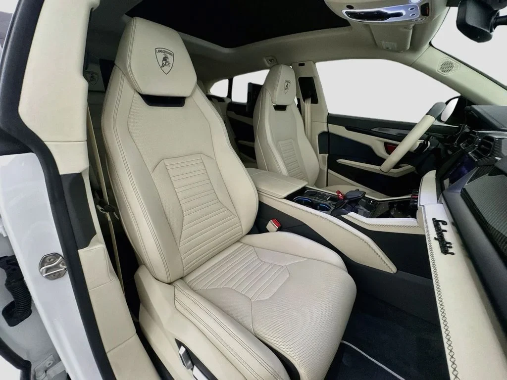 2025 Lamborghini Urus SE interior, seats