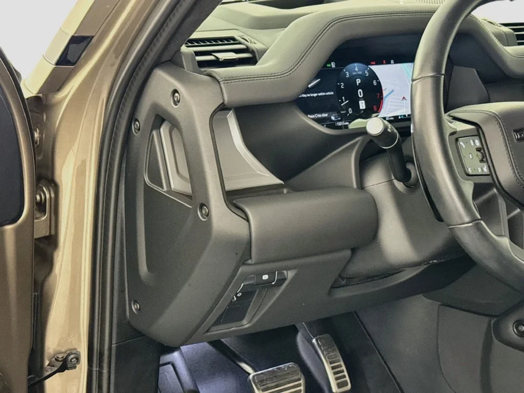 2025 Land Rover Defender 110 OCTA interior, door panel, Ebony