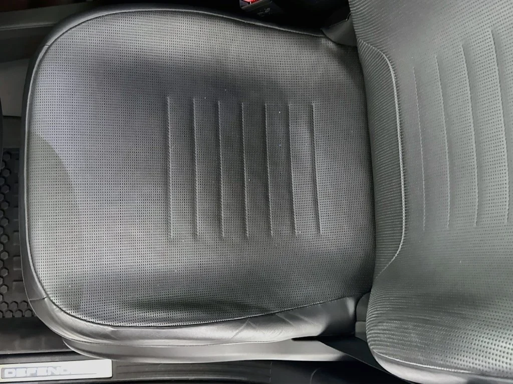 2025 Land Rover Defender 110 OCTA interior, seats, Ebony