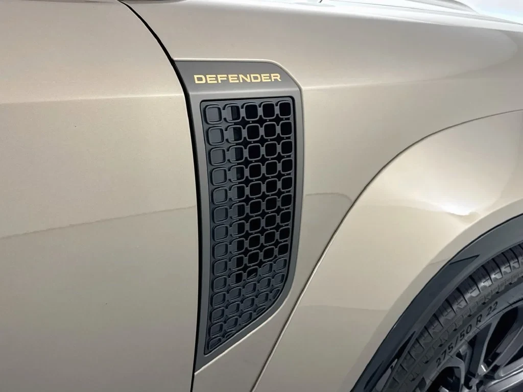 2025 Land Rover Defender 110 OCTA, detail