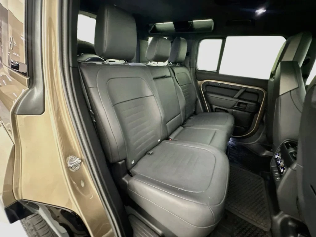 2025 Land Rover Defender 110 OCTA interior, seats, Ebony