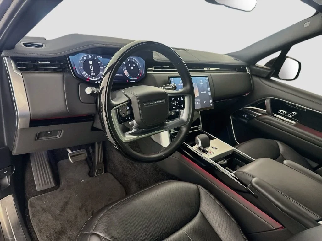 2025 Land Rover Range Rover P400 SE interior, Ebony
