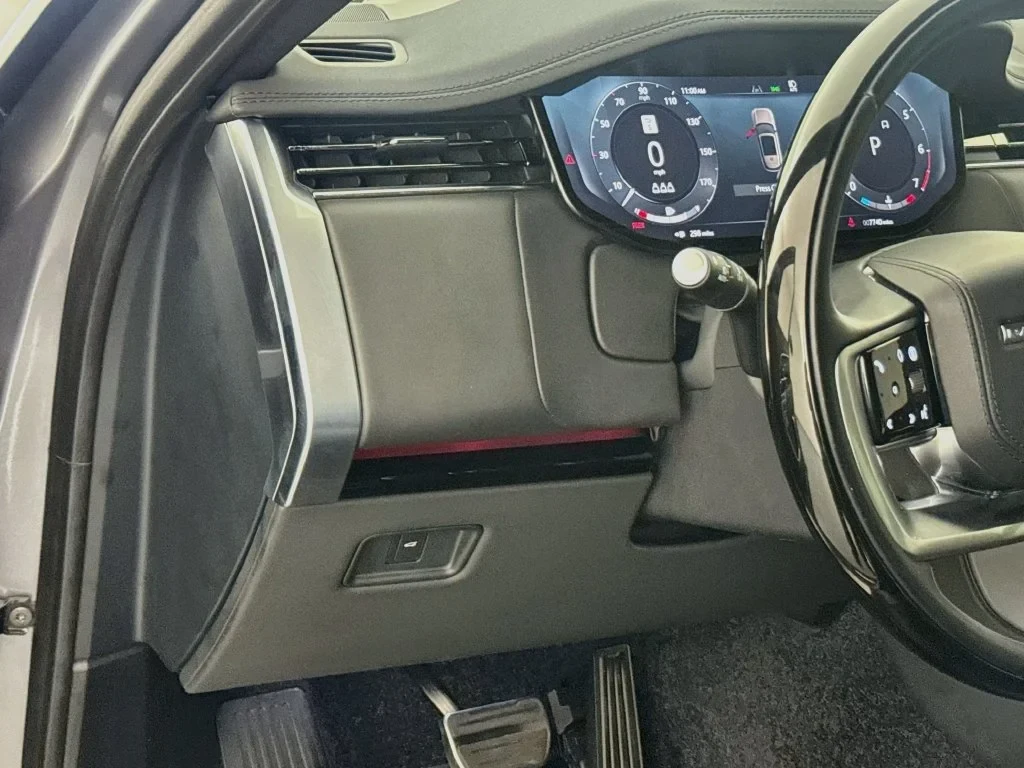 2025 Land Rover Range Rover P400 SE interior, door panel, Ebony