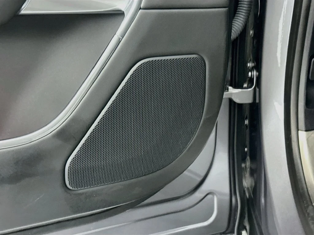 2025 Land Rover Range Rover P400 SE interior, door panel, Ebony