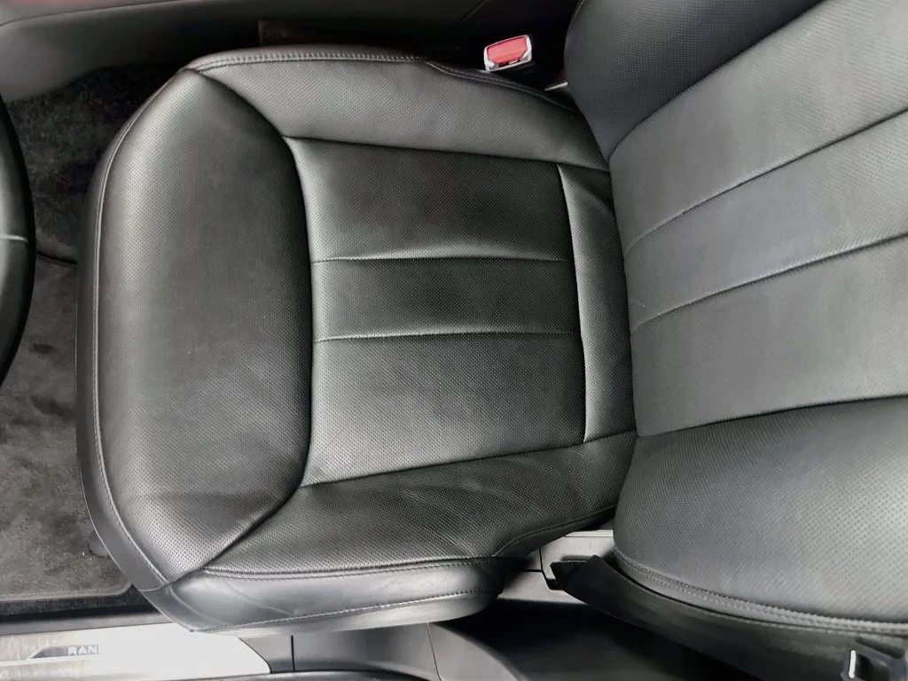 2025 Land Rover Range Rover P400 SE interior, seats, Ebony