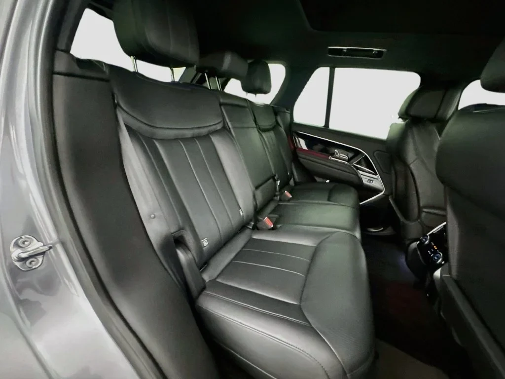 2025 Land Rover Range Rover P400 SE interior, seats, Ebony