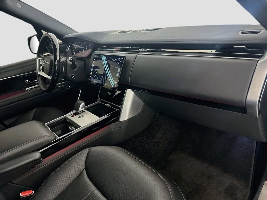 2025 Land Rover Range Rover P400 SE interior, Ebony