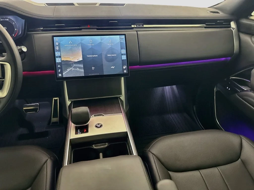2025 Land Rover Range Rover P400 SE interior, Ebony