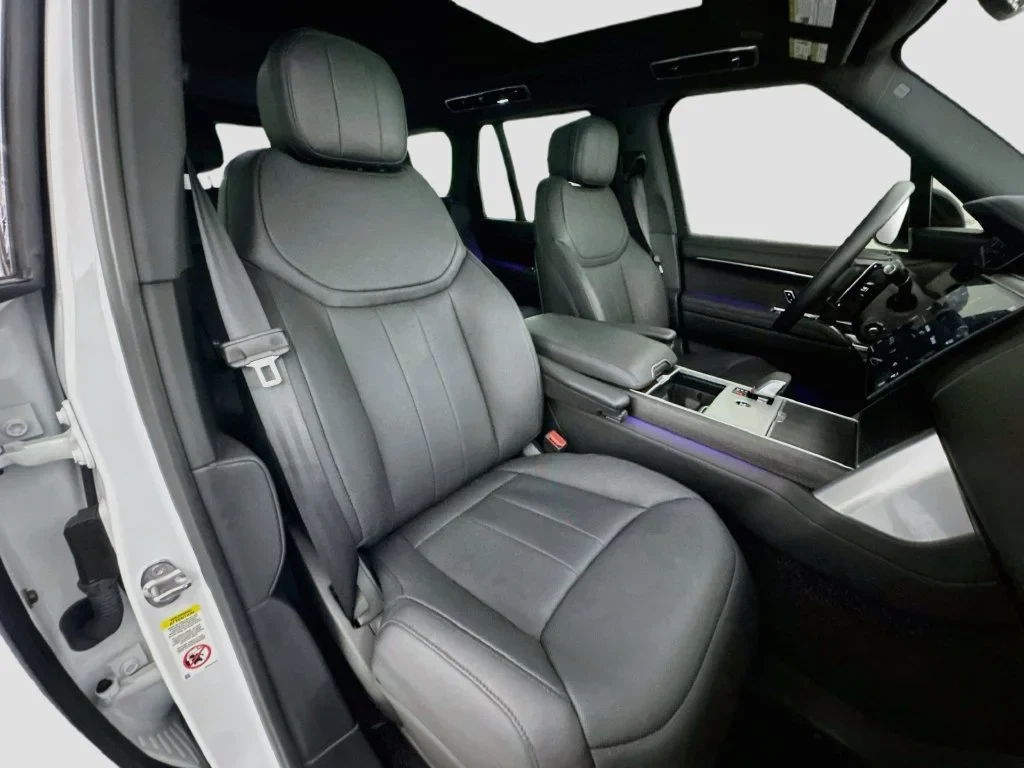 2025 Land Rover Range Rover P400 SE interior, seats, Ebony